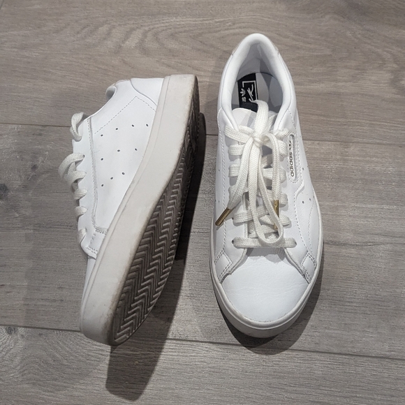 Adidas sleek white sneakers . Size 5.5 US . - Picture 2 of 4